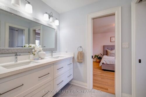 23 Elmview Drive - bathroom