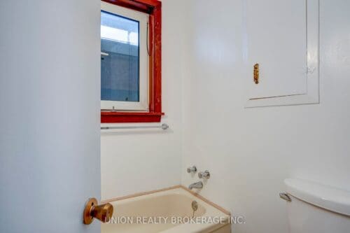 40 Red Deer Avenue Bathroom