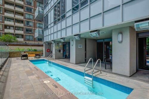 21 Balmuto Street Pool