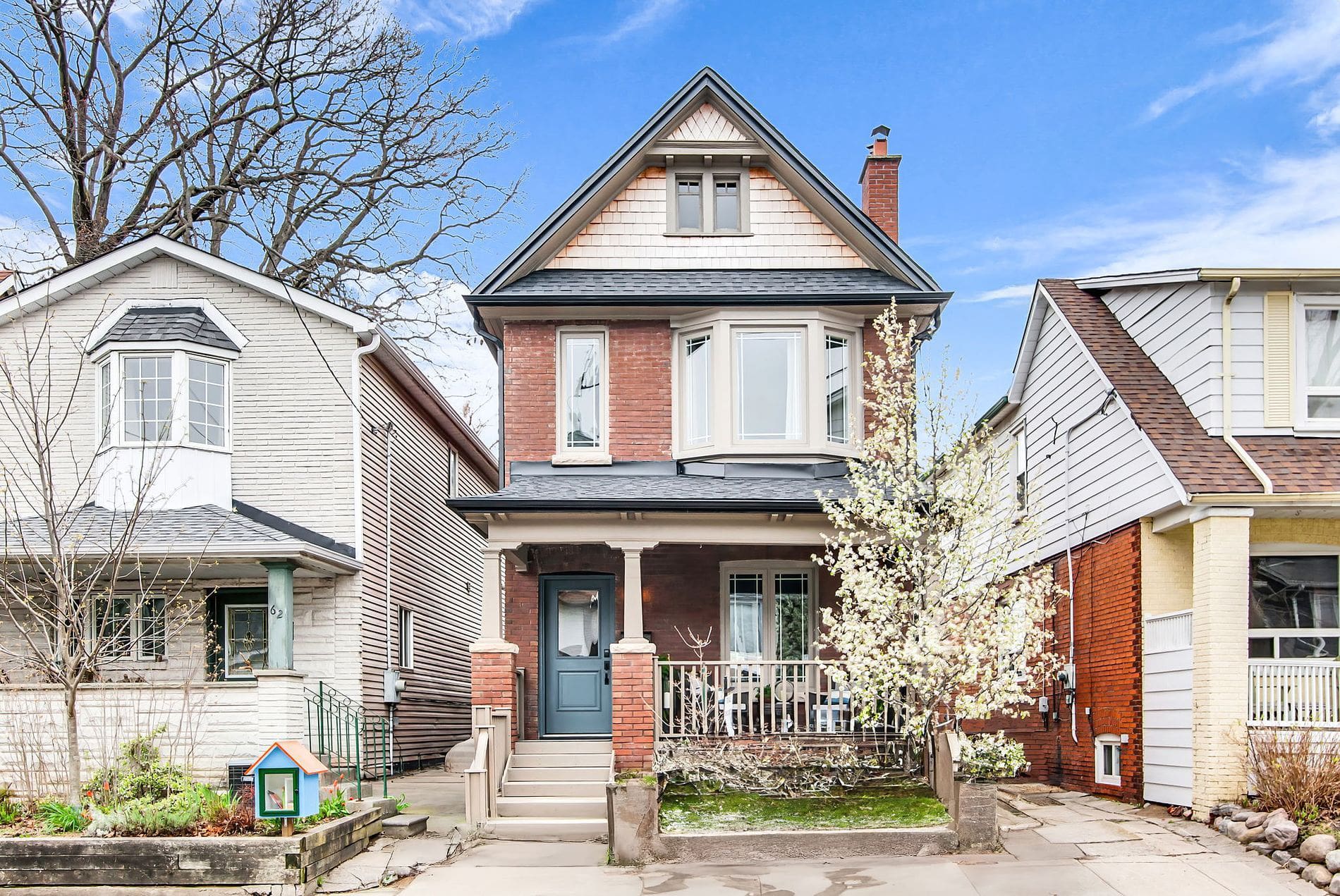 detached upper beach home